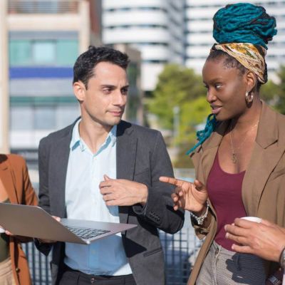 smart-dressed-business-people-discussing-matters-terrace-roof-men-women-different-nationalities-terrace-roof-using-laptop-work-modern-technology-team-concept